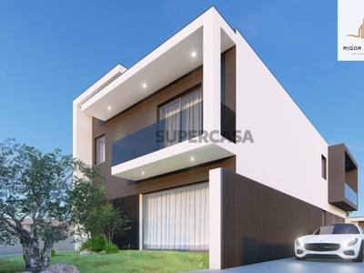 Casa Geminada T4 Duplex à venda na Rua da Junqueira