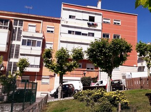 Apartamento T2 em Olival Basto para remodelação