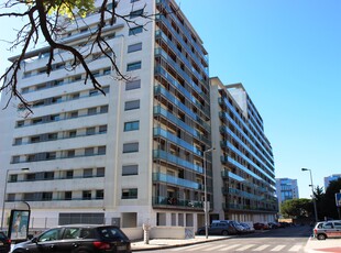 Excelente T3 na Rua António Quadros com 185 m2, Telheiras
