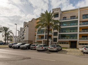 T2 com 136,94 m2 + 2 terraços + parqueamento na Urb. Varandas do Montijo (sem Mobiíia)