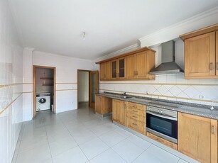 Apartamento T2 com arrecadação e Garagem na Baixa da Banheira, Barreiro