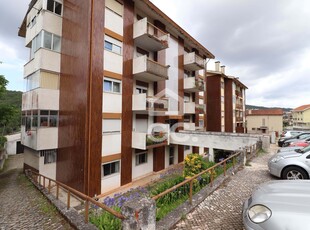 Apartamento T2 totalmente remodelado e equipado, na Brigadeiro Correia Cardoso, Coimbra.
