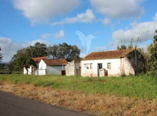 Casa de Campo para restauro a 10km de Rio Maior,