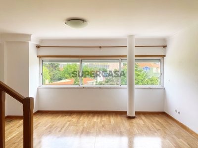 Apartamento T3 Duplex à venda em São Domingos de Benfica