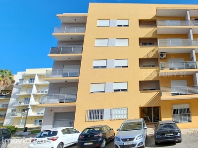 Apartamento T3 com 117m2 com lugar de estacionamento no Barreiro.