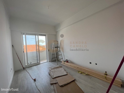 Apartamento T3 com varanda | remodelado | Feijó