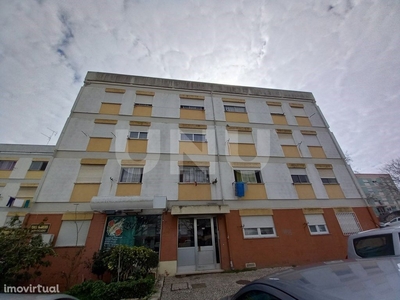 Apartamento T4 em Miraflores