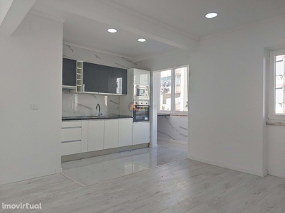 Vende-se Apartamento T2 100% remodelado em Algueirão