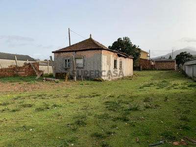 Casa Antiga T3 à venda em Campos e Vila Meã