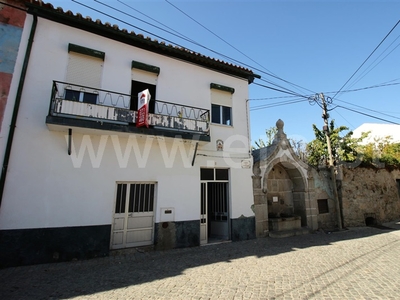 Moradia Geminada / Pinhel, Alverca da Beira/Bouça Cova