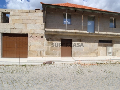 Moradia T2 Duplex à venda em Nogueira da Montanha