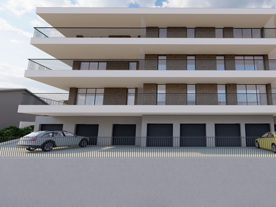 Apartamento T2 c/ 130,50m2 de área com garagem e varanda em Santa Apolónia, Coimbra