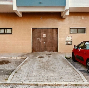 Estacionamento para comprar em Queluz, Portugal