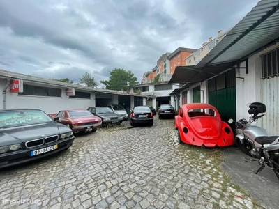 Estacionamento para comprar em Santo António dos Olivais, Portugal