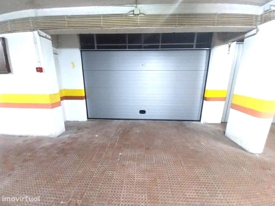 Estacionamento para comprar em Venteira, Portugal