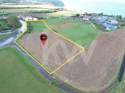 Terreno com 170m2 de Frente, ideal para investimento, Algarvia, Nordeste, Ilha de São Miguel, Açores