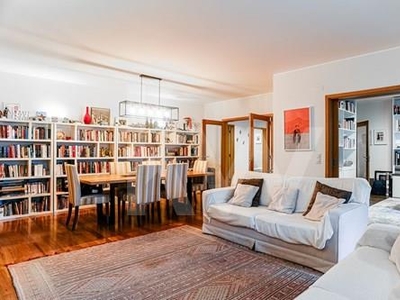 Fantastic 4-Bedroom Apartment in Quinta das Conchas