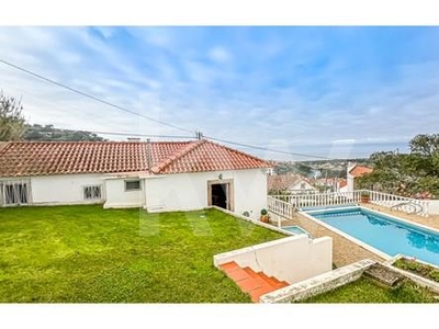 3-Bedroom Villa Furnished with Breathtaking Views in Penedo - Colares with Garden and Pool