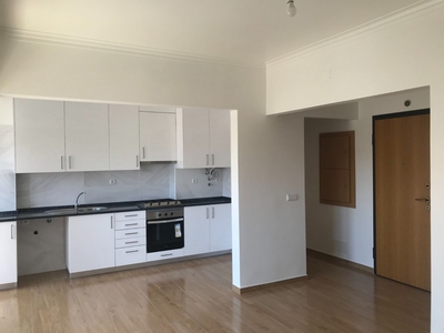 Apartamento T3 Remodelado para Arrendar no Centro de Odivelas