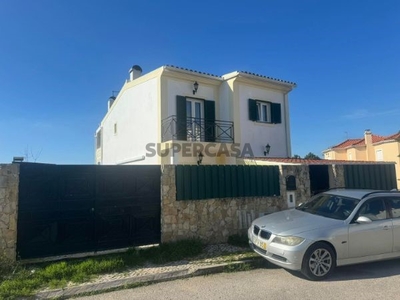 Moradia T4 Duplex à venda na Rua Ana de Castro Osório, Castelo (Sesimbra)