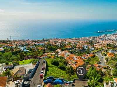 Construir a moradia dos seus sonhos com Vista Extraordinária Sob a Baía do Funchal