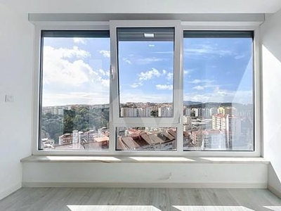 Amplo Apartamento T3 para venda em Agualva-Cacém com fabulosa vista sobre a Serra de Sintra e o Palácio da Pena