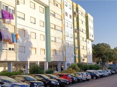 Apartamento T2 à venda em Massamá e Monte Abraão, Sintra