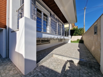 Moradia T4 Duplex à venda na Rua António da Costa e Silva