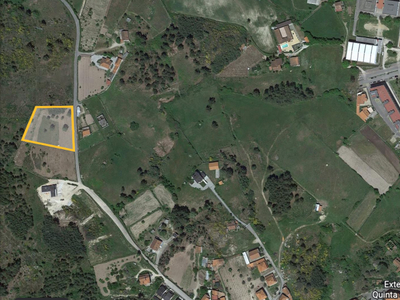 Terreno urbano em Chaves com projeto aprovado para duas moradias geminadas.