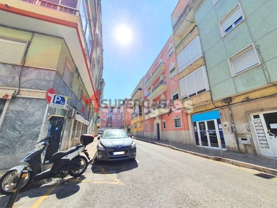 Apartamento T2 para arrendamento na Rua Arminda Gomes de Carvalho