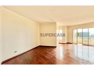 Apartamento T3 Duplex à venda em Funchal (São Pedro)