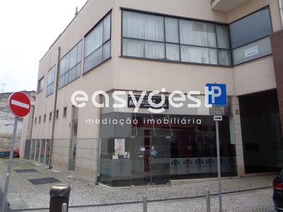 Loja Restaurante com sobreloja e estacionamentos na baixa de Coimbra