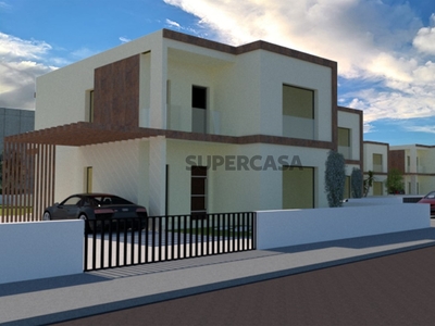 Moradia T4 Duplex à venda na Rua Carreira de Nabal