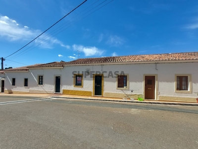 Casa Térrea T1+1 à venda em Largo dos Capuchos