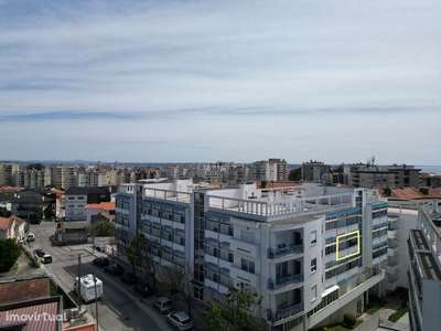 Apartamento T2 com garagem e terraço comum com vistas de mar - Buarcos