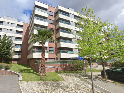 Apartamento T2 RC na Malvarosa com terraço de 40m² e BOX para 4 carros