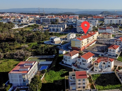Apartamento T3 situado na Nazaré, a 500m da Praia do Norte