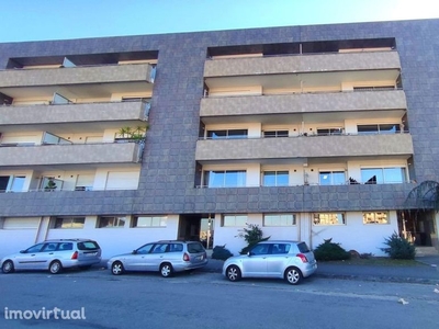 Apartamento T2 com terraço junto ao Colégio D. Diogo, em Braga