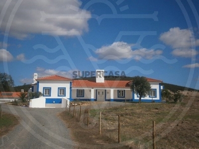 Casa Rústica T4 à venda em Azinheira Barros e São Mamede do Sádão