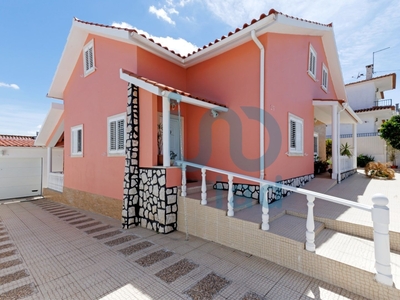 Casa / Villa T4 em Corroios de 195 m²