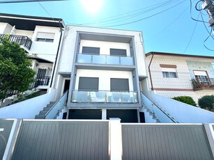 Andar Moradia Duplex na Rua Irene Lisboa em Areias, Rio Tinto