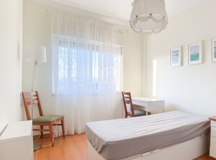 Aluga-se quarto em apartamento de 3 quartos na Ameixoeira, Lisboa
