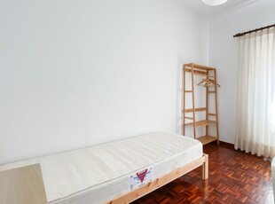 Aluga-se quarto em apartamento de 3 quartos nos Jerónimos, Lisboa