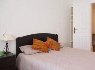 Aluga-se quarto em apartamento de 4 quartos em Campolide, Lisboa