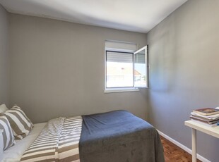 Aluga-se quarto em apartamento de 6 quartos em Marvila, Lisboa