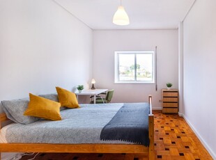 Aluga-se quarto em apartamento de 6 quartos na Prelada, Porto
