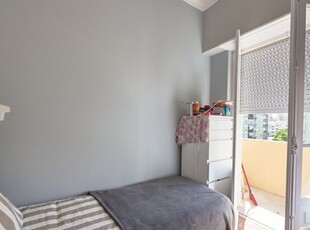 Aluga-se quarto em apartamento de 7 quartos em Benfica, Lisboa