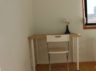 Aluga-se quarto em apartamento T6 no Covelo, Porto