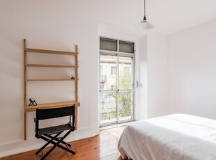 Aluga-se quartos em apartamento de 6 quartos em Lisboa