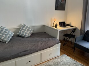 Alugo quarto em apartamento T3, Carnide